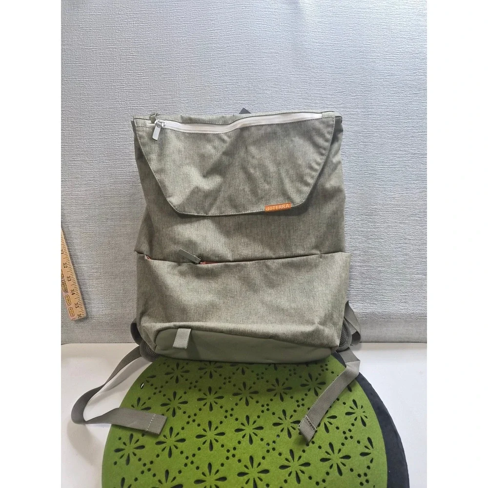 Doterra Travel Backpack Womens Green Adjustable Shoulder Straps Inner Pockets